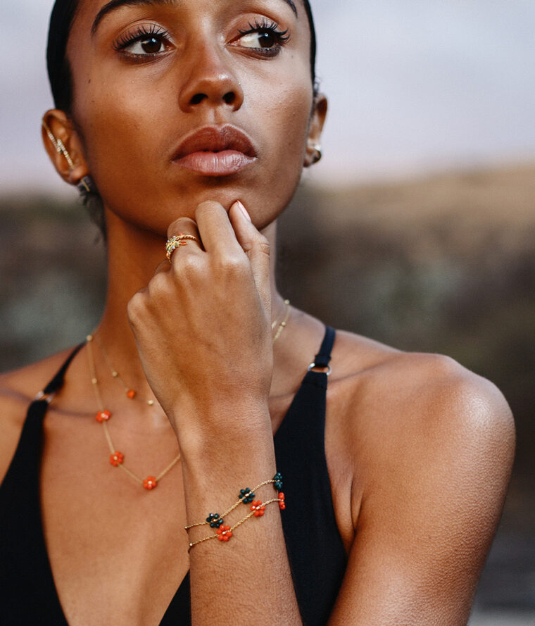 collier bracelet perles fleurs