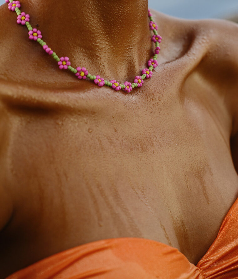 collier perles fleurs