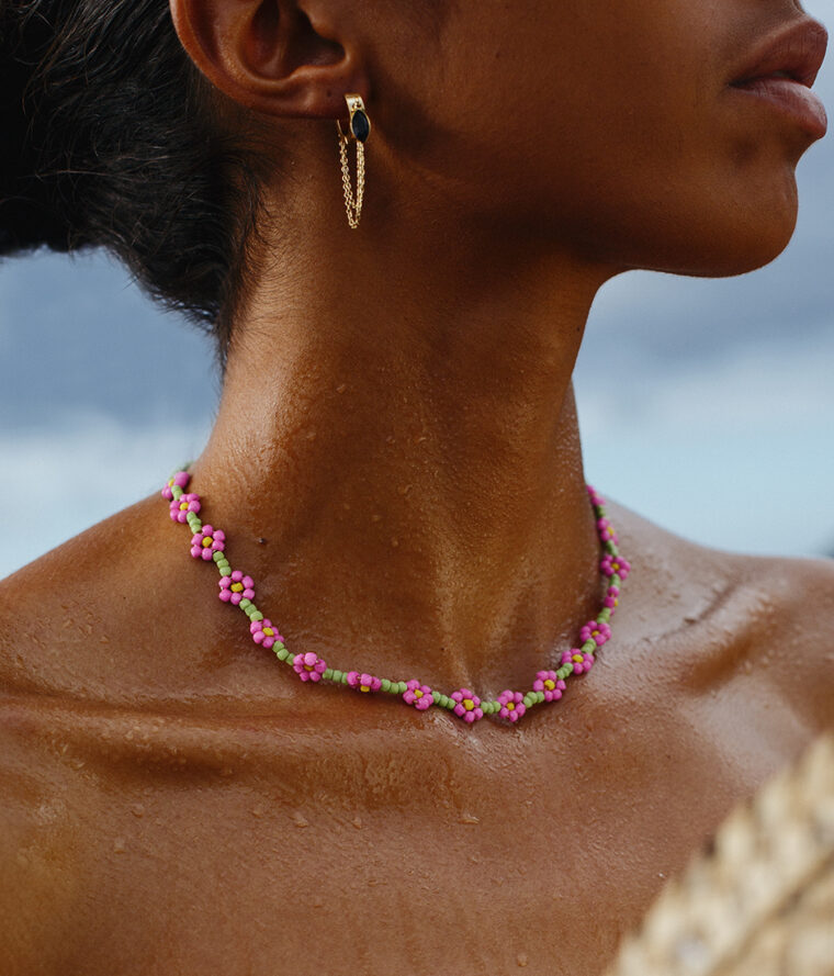 collier perles fleurs