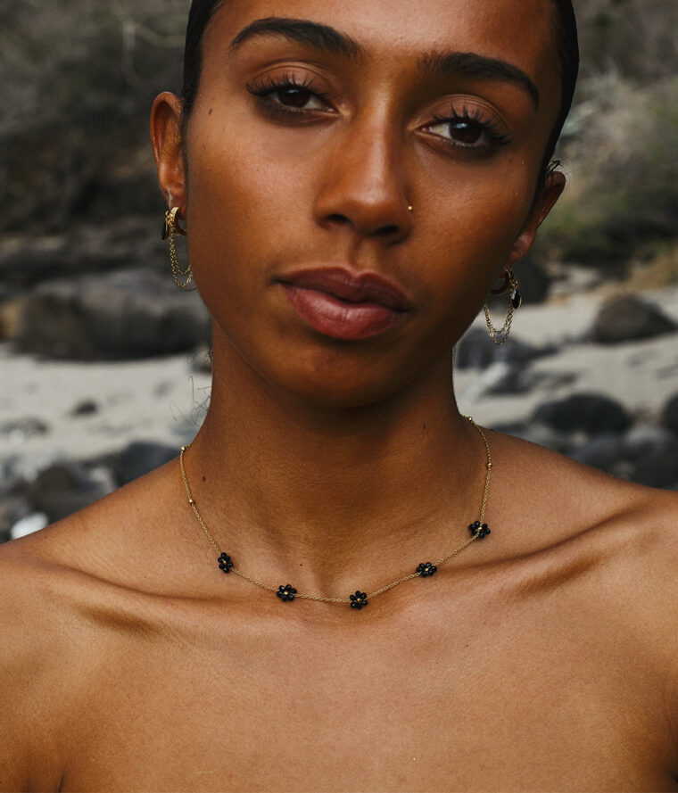 collier perles fleurs