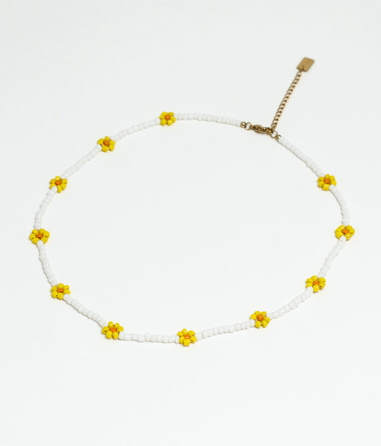 collier perles fleurs